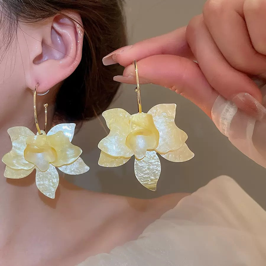 009 entle beauty of flowers acrylic earrings
